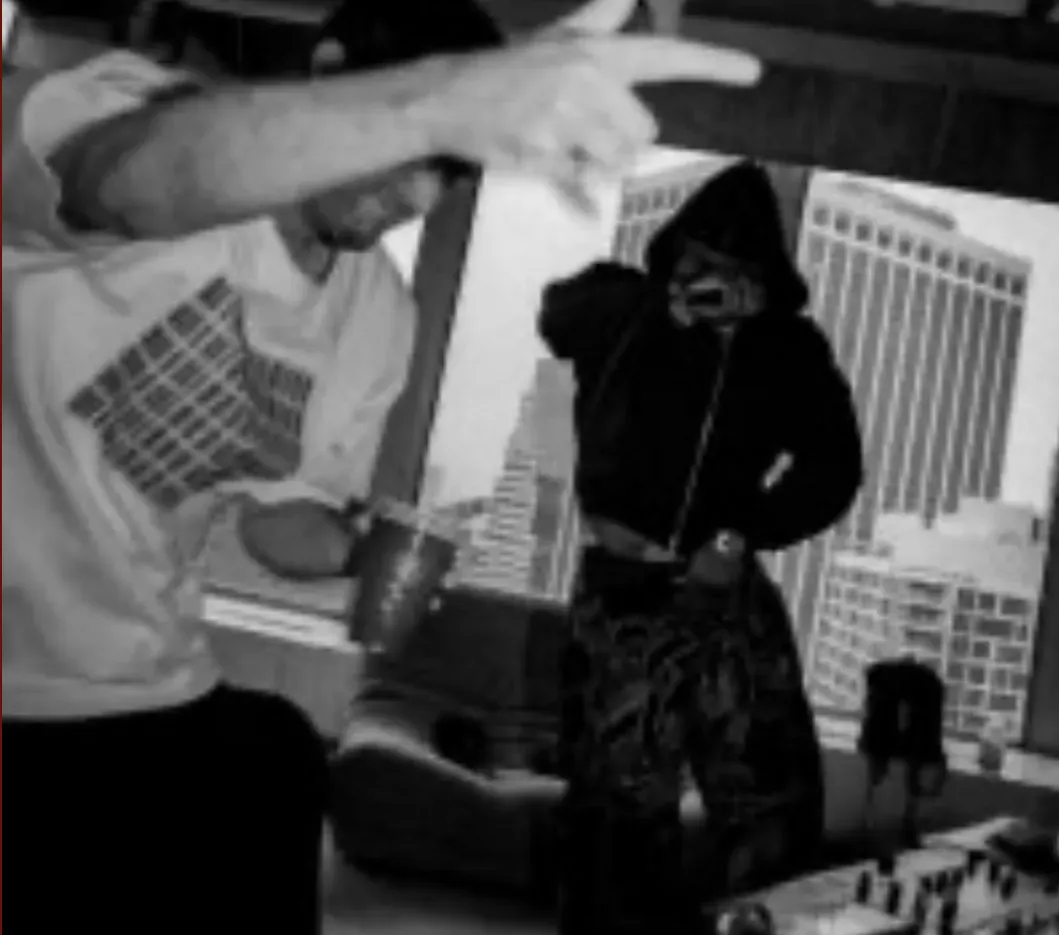 Fred again.., ft. Skepta, PlaqueBoyMax – Victory Lap